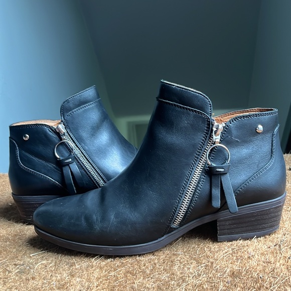 Black soft leather ankle boots waterproof - DAROCA
PIKOLINOS - Picture 3 of 4